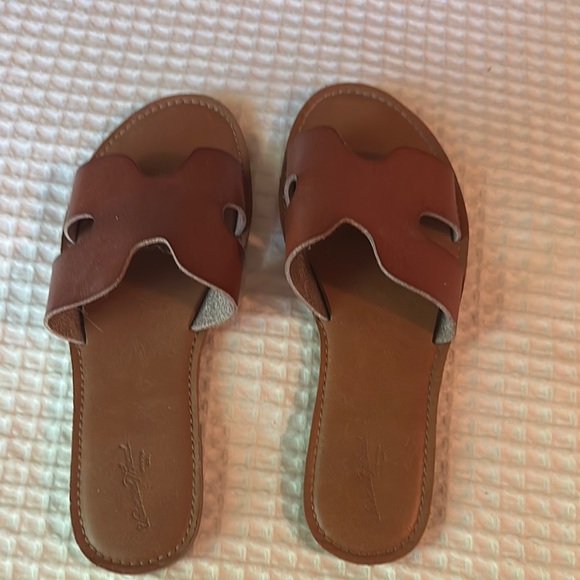 Universal Thread Brown Sandals Flat Slide - Picture 1 of 3